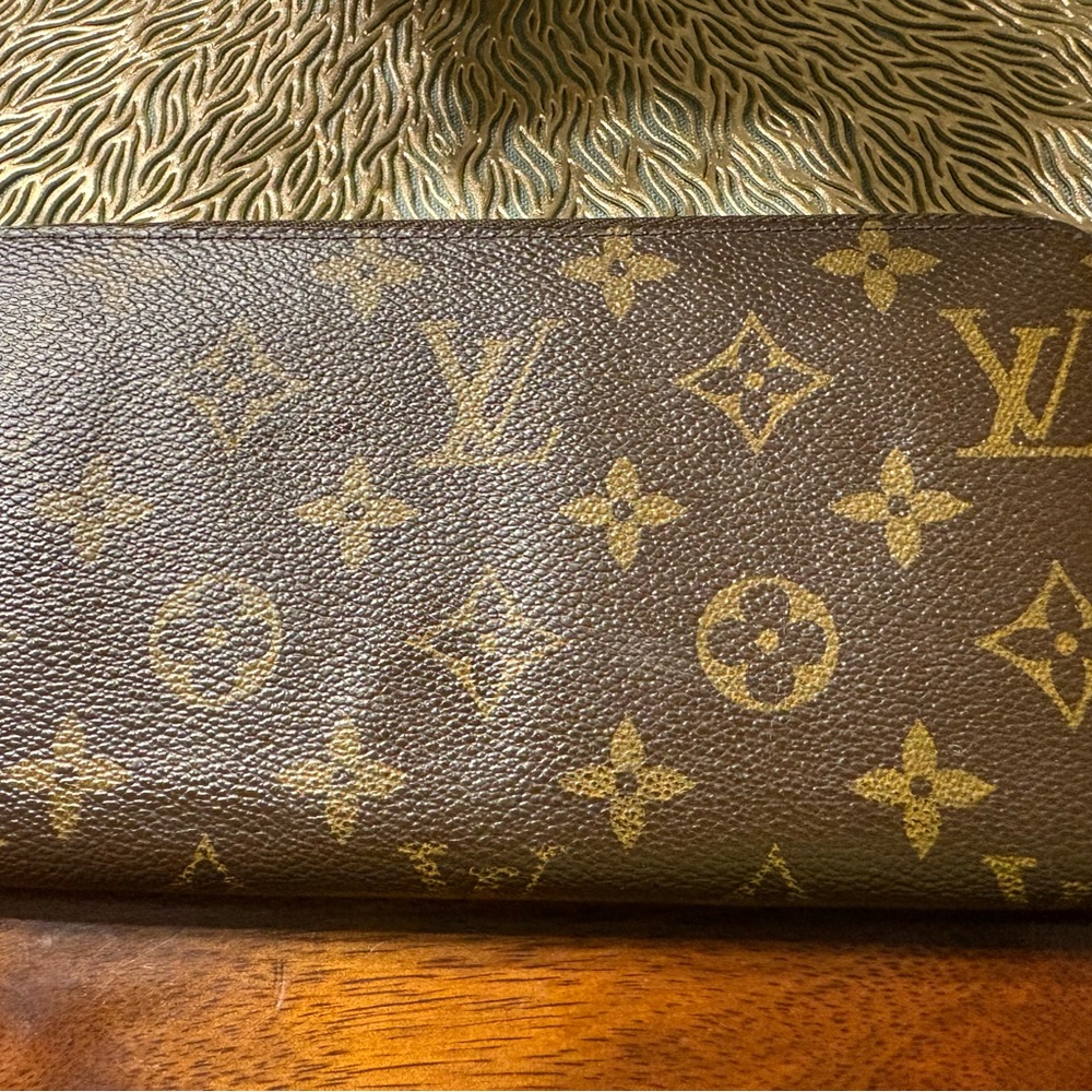 ❌❌SOLD ❌❌Louis Vuitton Brown Monogram Zippy Wallet